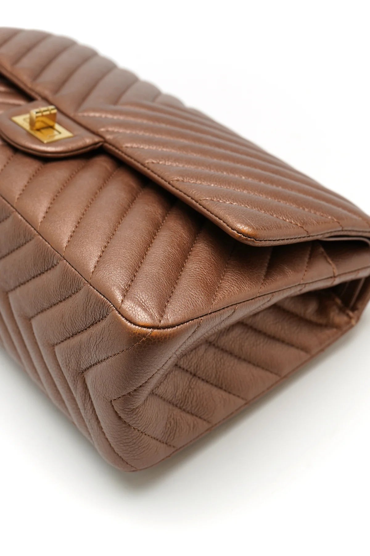 Chanel Metallic Calfskin Chevron Quilted 2.55 Reissue 226 Flap Gold