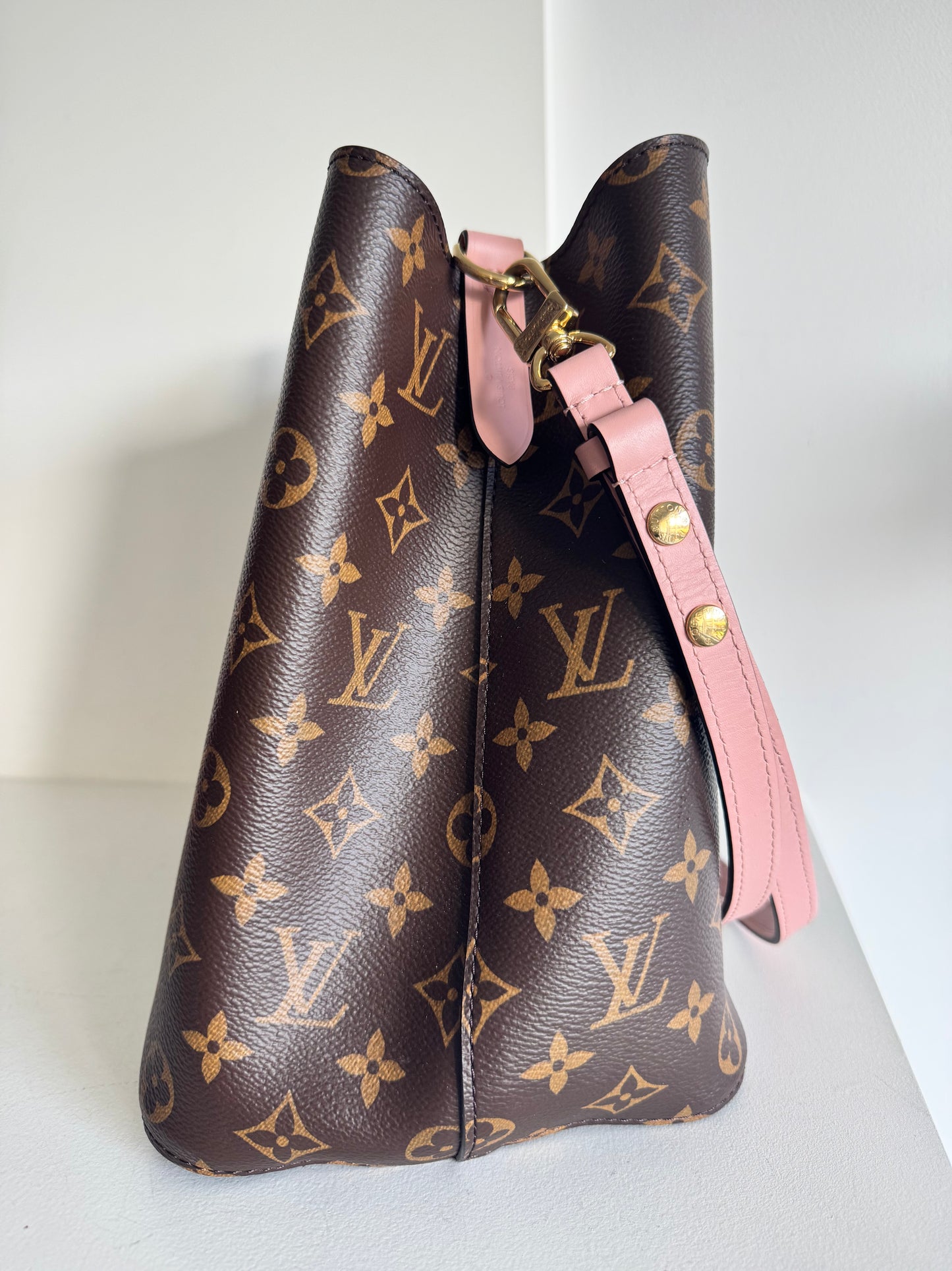 Louis Vuitton NeoNoe MM bag