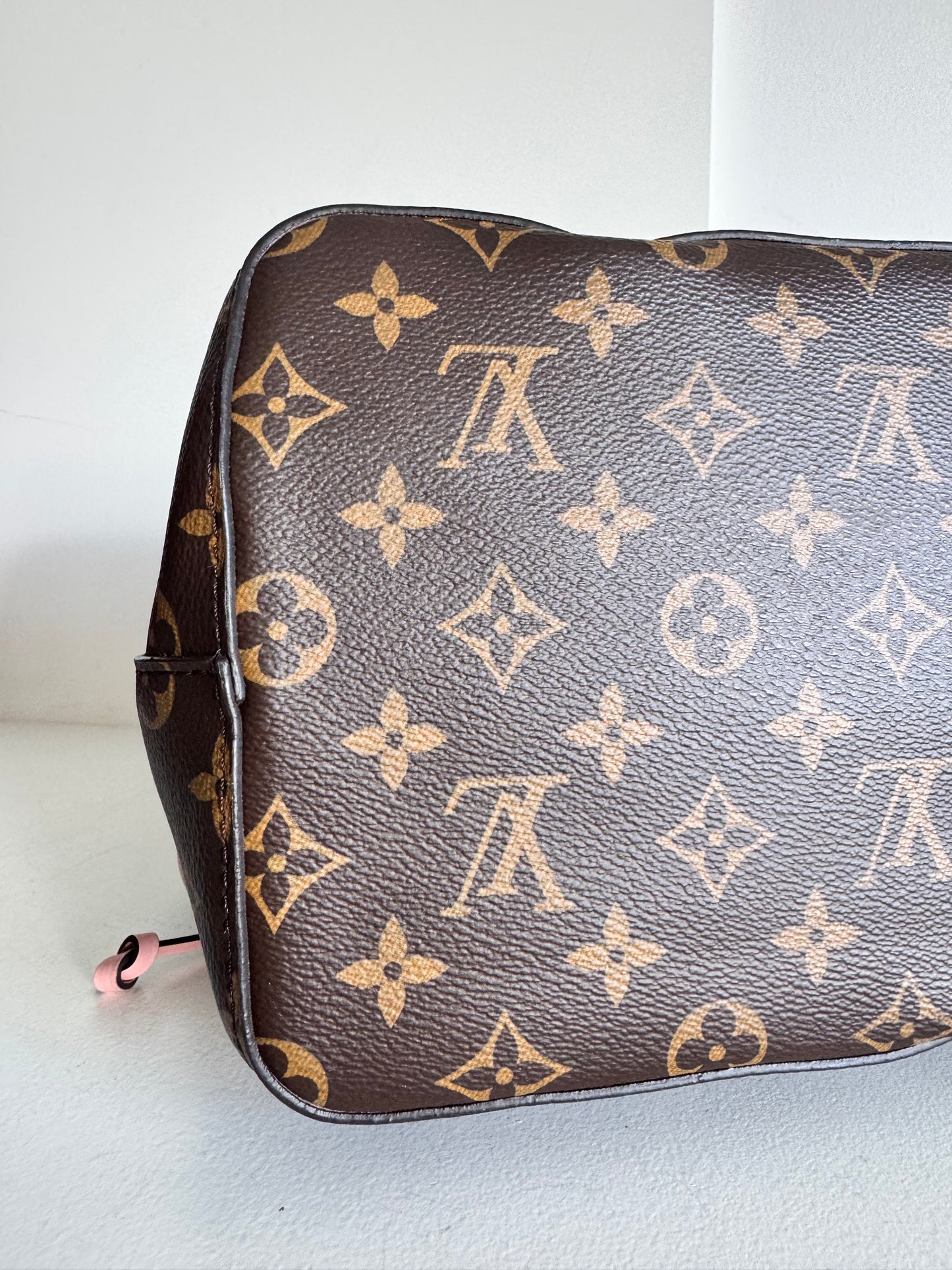 Louis Vuitton NeoNoe MM bag