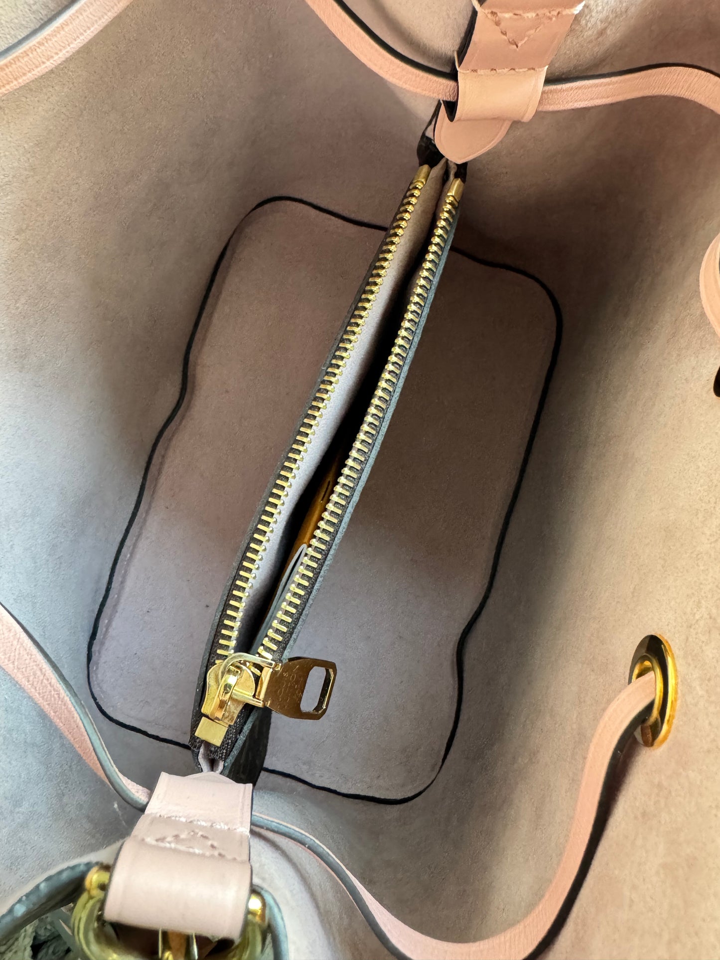 Louis Vuitton NeoNoe MM bag