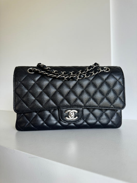 Chanel medium classic caviar flap w/shw