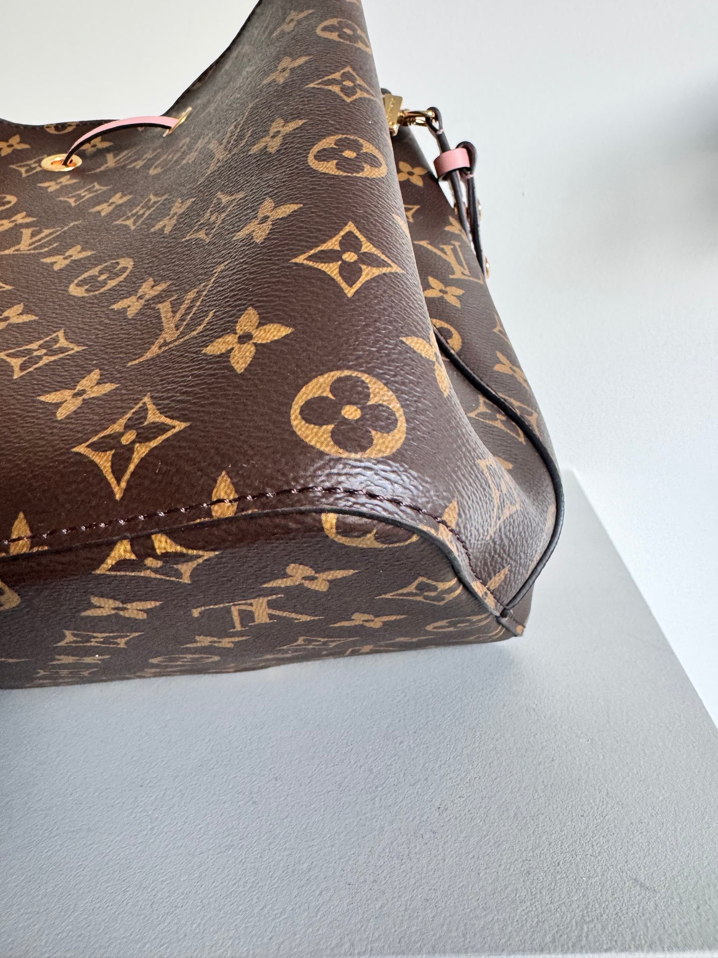 Louis Vuitton NeoNoe MM bag