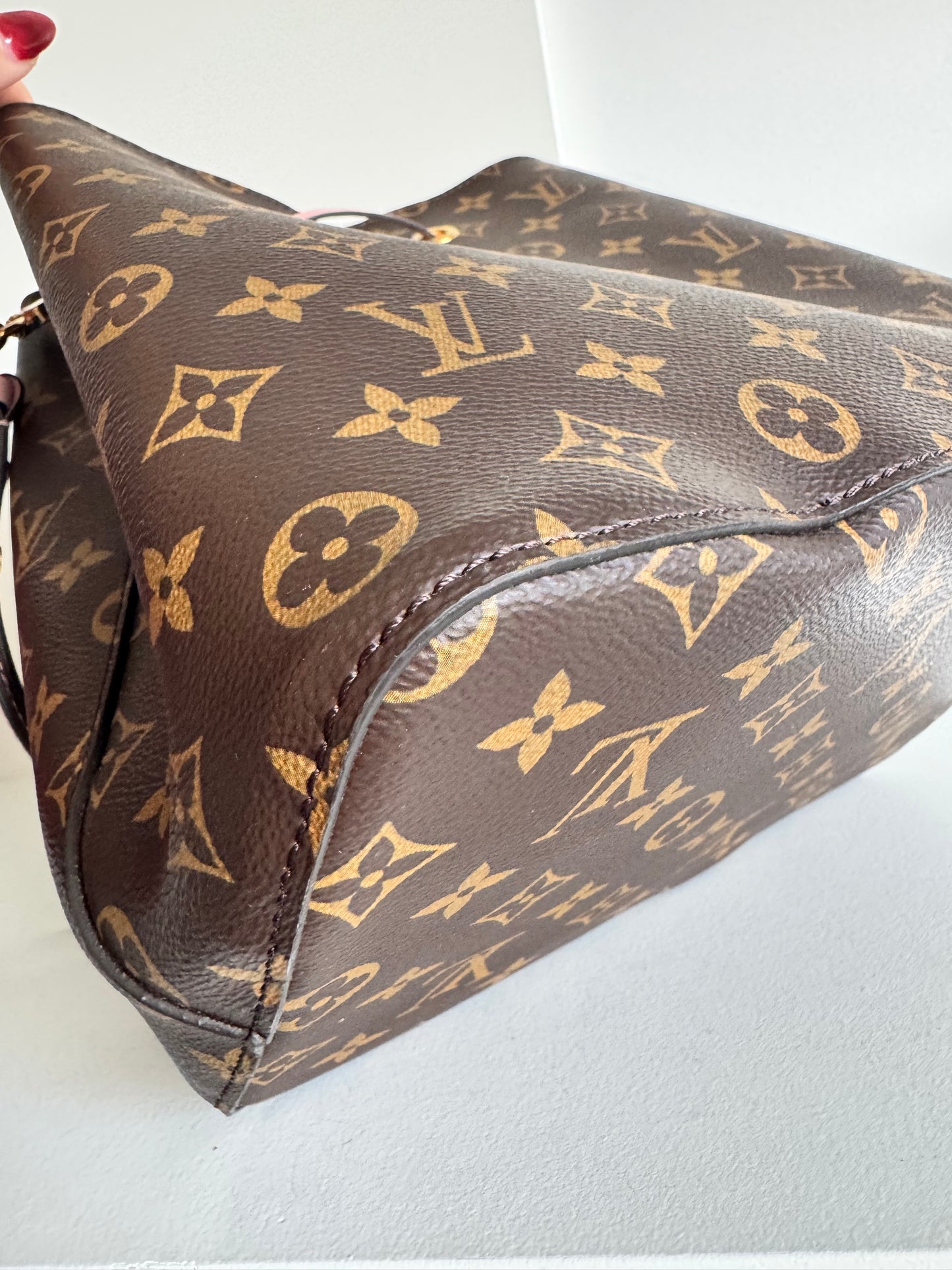 Louis Vuitton NeoNoe MM bag