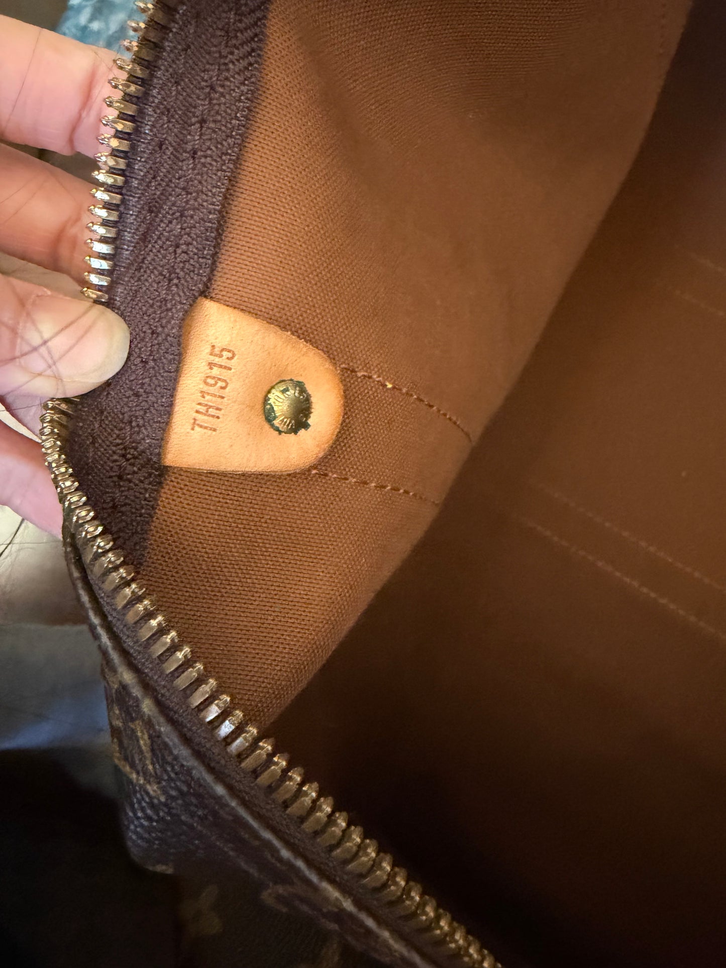 Louis Vuitton Keepall 50 Bandouliere Luggage Bag