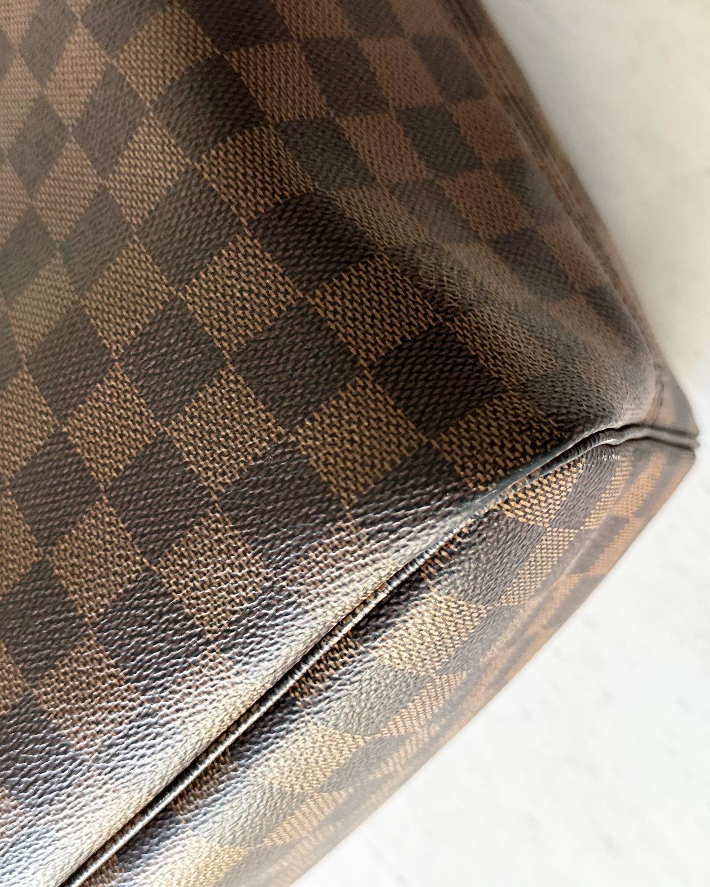 Louis Vuitton Neverfull MM with pouch