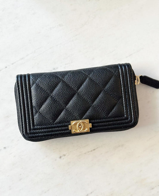 Chanel boy zippered wallet. Black caviar w/Ghw