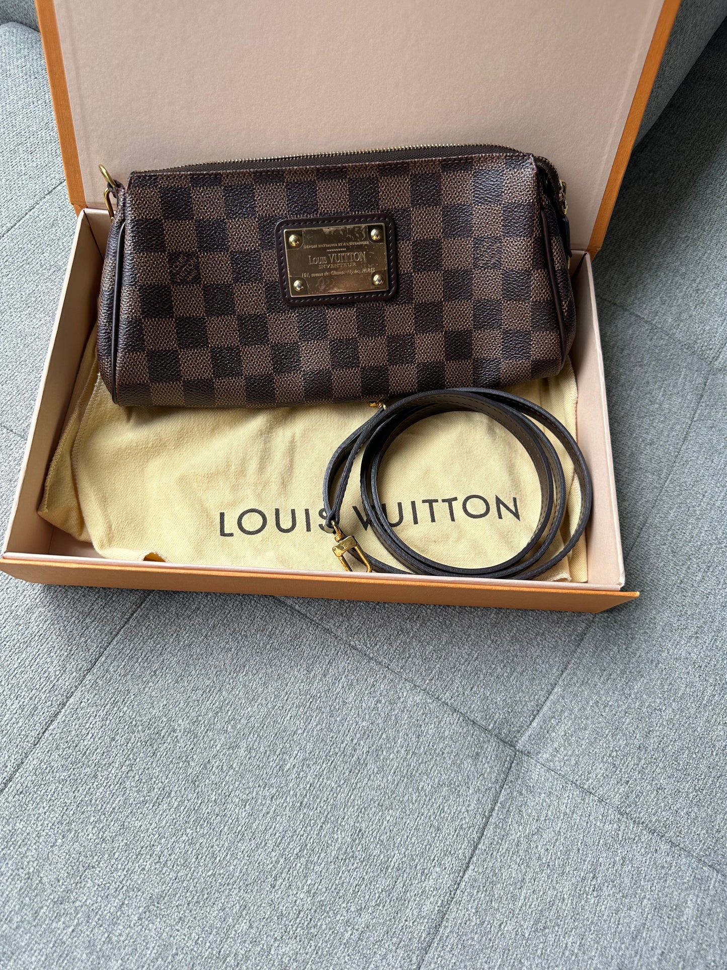Louis Vuitton Eva Clutch DE